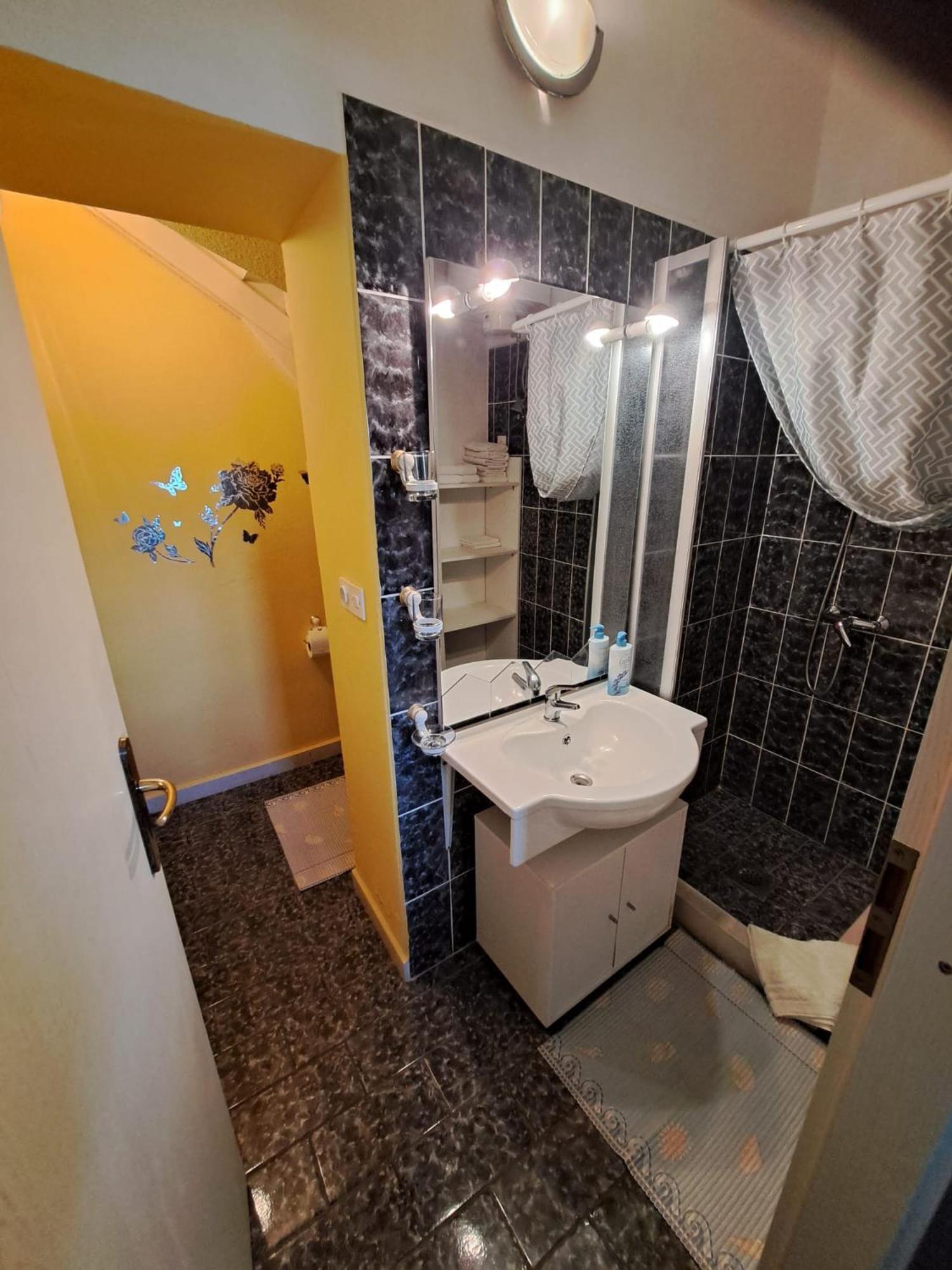 Apartmani Dusica 鲁巴达 外观 照片