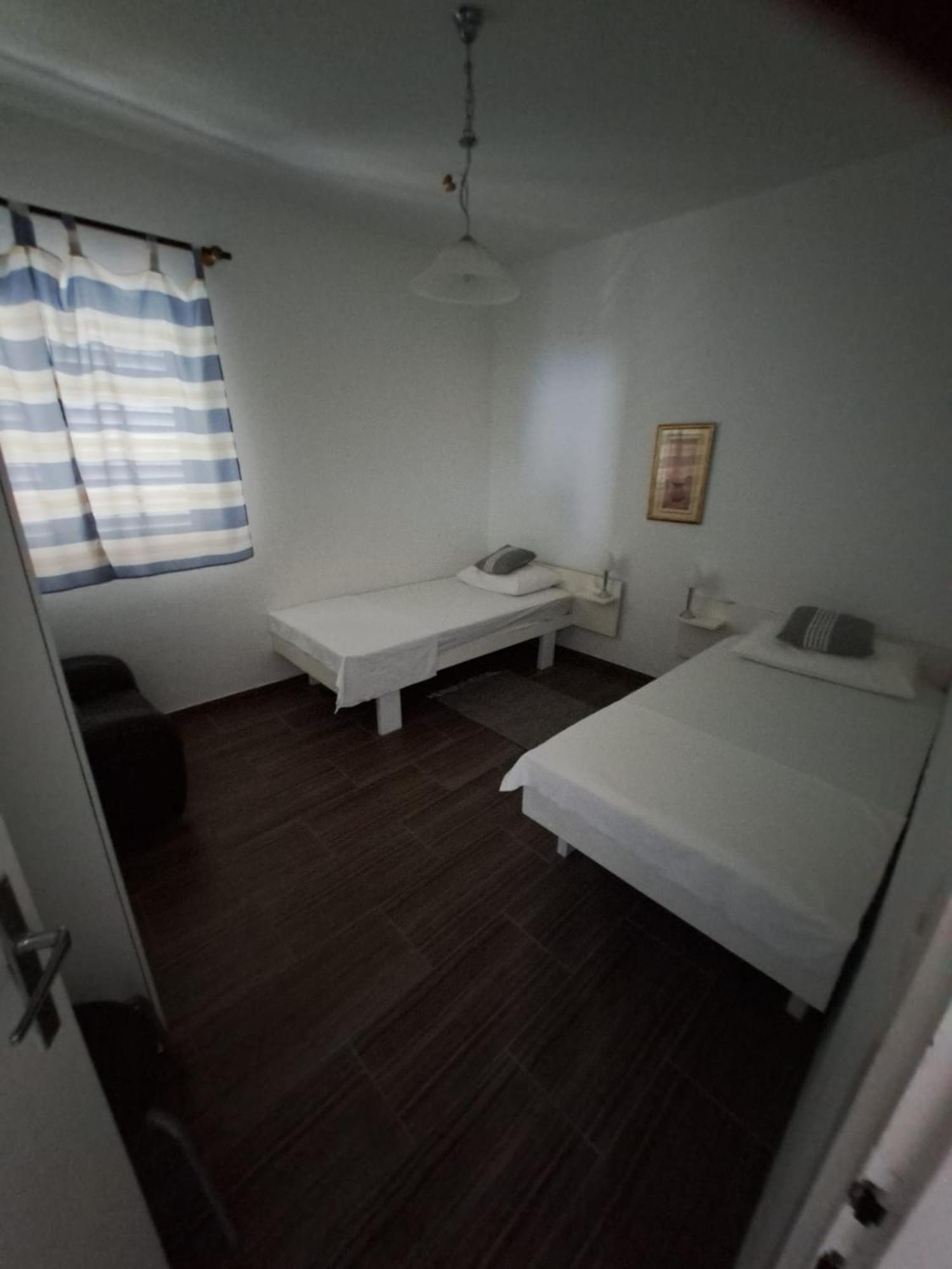 Apartmani Dusica 鲁巴达 外观 照片
