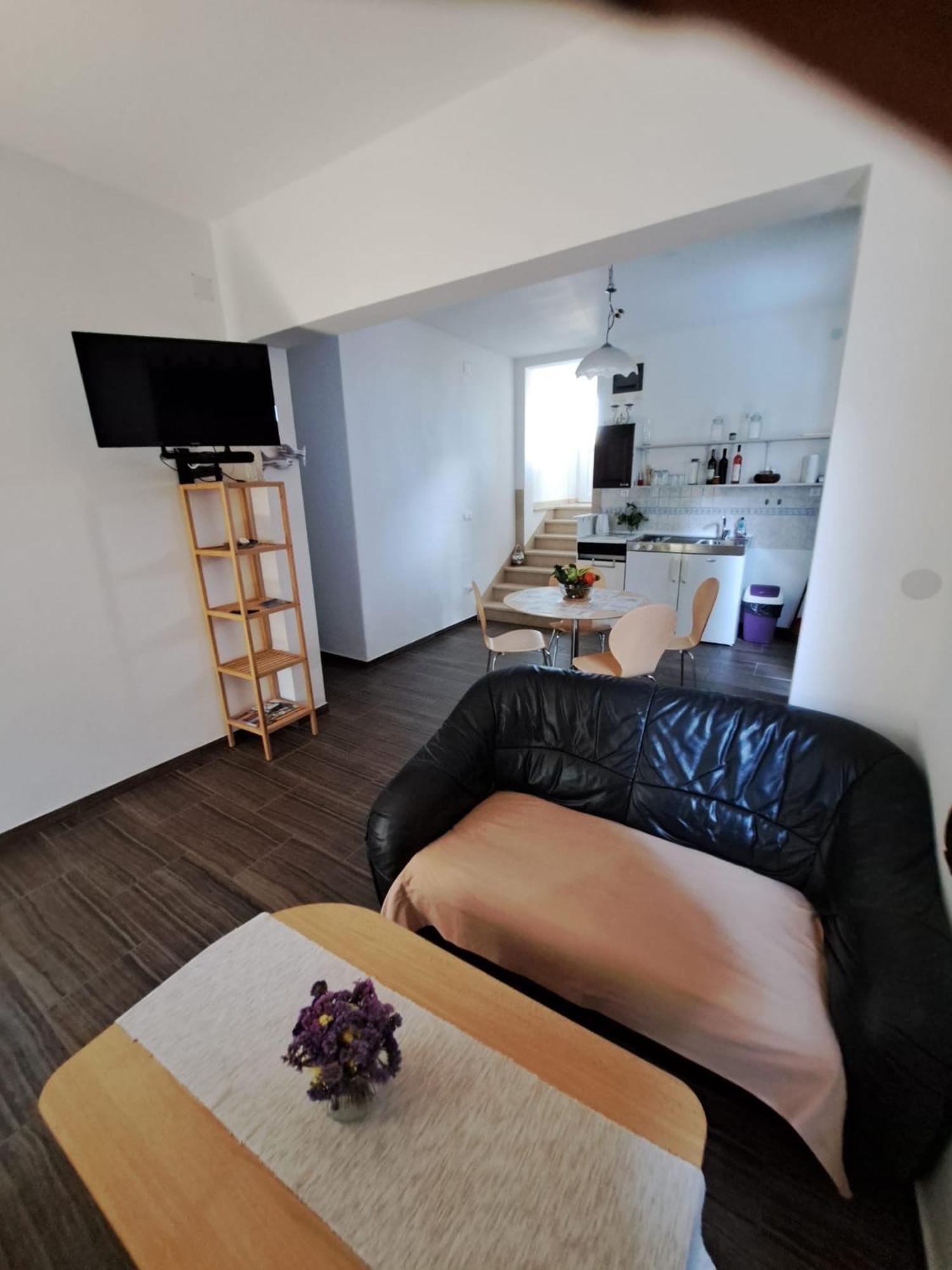 Apartmani Dusica 鲁巴达 外观 照片
